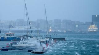 Najjača oluja u zadnjih 30 godina u Norveškoj: Vjetar čupao prozore, skidao crijepove