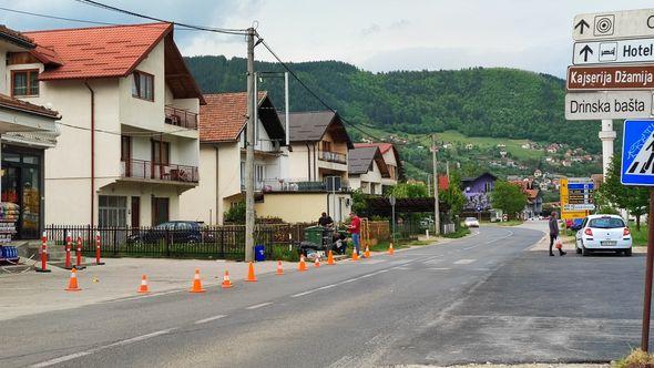 Drama u Goraždu: Teško povrijeđena pješakinja, vozač pobjegao s lica mjesta a potom uhapšen