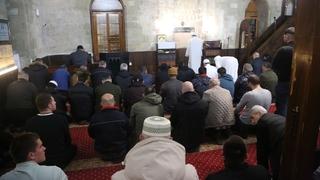 Beograd: U Bajrakli džamiji klanjana prva teravija