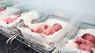 U Općoj bolnici "Prim. dr. Abdulah Nakaš" rođene četiri, u KB "Dr. Safet Mujić" dvije bebe