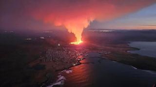 Video / Eruptirao vulkan na Islandu: Lava se izlila na grad i guta kuće 