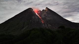 Vulkan Merapi izbacuje lavu, eruptirali i drugi vulkani