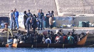 Španska policija uhapsila tri osobe zbog prisiljavanja migranata da skoče u more