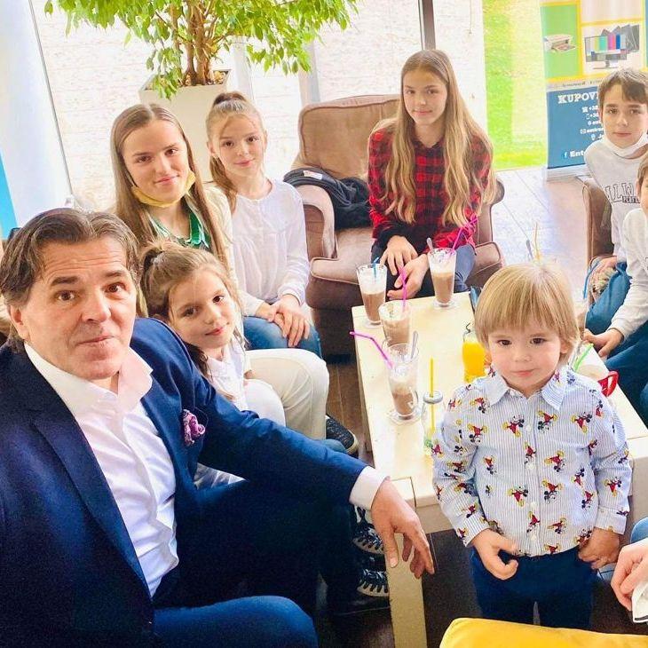 Zijad Sipović sa suprugom Šejlom živi svoju bajku sa osmero djece