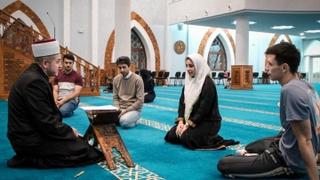 Supruga Anela Ahmedhodžića Marija Cecilija prešla na Islam: Izabrala je i novo ime 