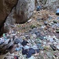 Kod Tomislavgrada: U jamama pronašli ručne bombe, životinjske kosti, hrpe smeća