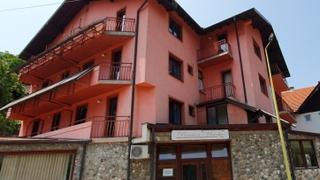 Video / Sve je stalo: U Srebrenici zatvoren i poznati pansion i restoran Misirlije