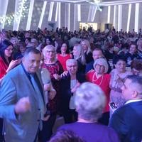 Dodik prisustvovao na stranačkoj proslavi 8. marta u Laktašima: "SNSD vodi računa o statusu žena i podršci njihovim porodicama"