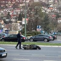 Nesreća u Sarajevu: Povrijeđen vozač skutera, saobraćaj se odvija otežano