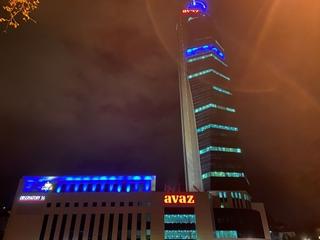"Avaz Twist Tower" osvijetljen plavom bojom povodom Svjetskog dana borbe protiv dijabetesa