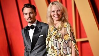 Pamela Anderson sa starijim sinom bila na Oskar afterpartiju, došla bez trunke šminke