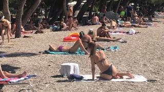 Šta se dešava u Makarskoj: Plaže pune, smještaji zjape prazni