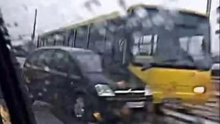 Sudar autobusa i automobila u Sarajevu, policija na terenu