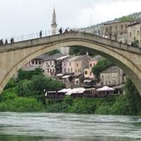 Neretva progutala plato ispod Starog mosta u Mostaru