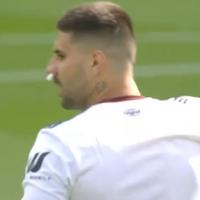 Nevjerovatna situacija: Mitrović igra bez prezimena i broja na dresu