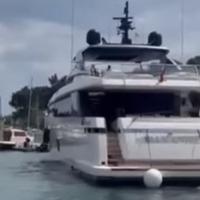 Video / Luksuznom jahtom uplovio u luku u Makarskoj pa udario u pet brodica