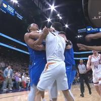 Video / NBA zvijezde u klinču: Nurkićevog saigrača desetorica razdvajala od rivala