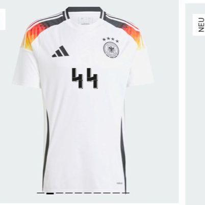 Nakon kritika javnosti u Njemačkoj: Adidas povukao dres s brojem 44