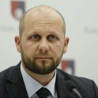 Elvedin Okerić brani kolegicu iz stranke: Ministrica Hota-Muminović konačno vraća obrazovni sistem gdje i pripada