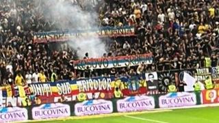 UEFA pokrenula istragu: Rumuni protiv Kosova skandirali "Srbija, Srbija", imali i skandalozan transparent