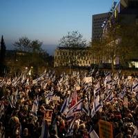 Više od 100.000 ljudi pred izraelskim parlamentom, traže smjenu Netanjahua