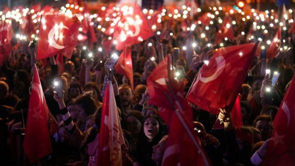 Slavlje na ulicama Istanbula - Avaz