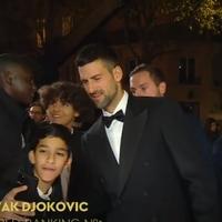 Okupile se fudbalske zvijezde, ali svi traže fotografiju sa Đokovićem