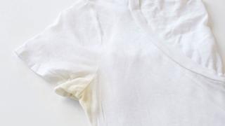 Žute fleke: Kako se riješiti ove noćne more na bijeloj odjeći