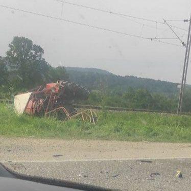Stravičan sudar kod Bosanskog Novog: Traktorista poginuo u sudaru s kombijem