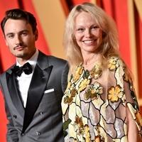 Pamela Anderson sa starijim sinom bila na Oskar afterpartiju, došla bez trunke šminke