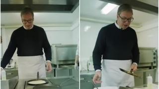 Vučić u ulozi kuhara: Peče palačinke