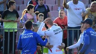 Haos u Srbiji: Golmana Crvene zvezde navijač udario po glavi