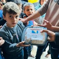 Udruženje Pomozi.ba počelo s podjelom iftara u Gazi