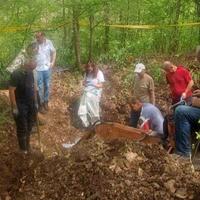 Završena ekshumacija na lokalitetu Donja Dragotinja: Žrtvama ruke kaiševima bile vezane na leđima