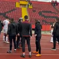 Video / Ružne scene na Tušnju: Policija spriječila fizički obračun igrača FK Sarajevo i zaštitara