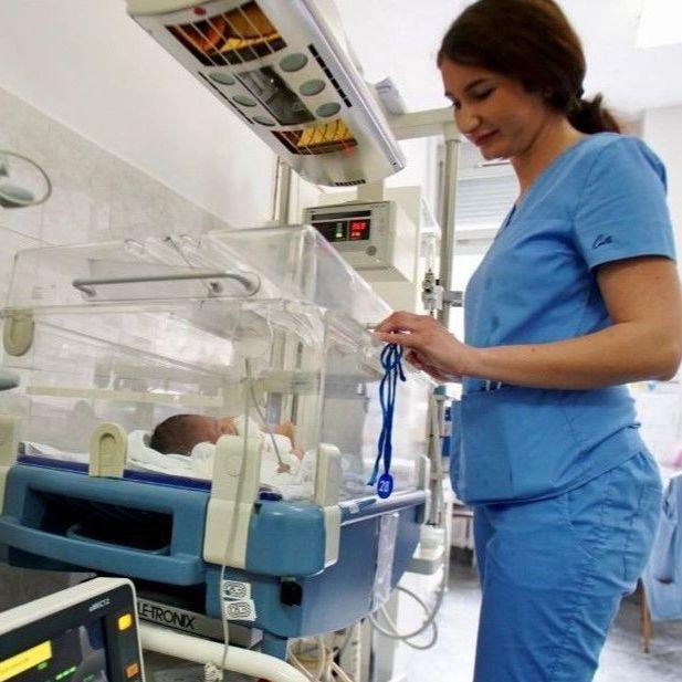 U Općoj bolnici "Prim. dr. Abdulah Nakaš" rođene četiri, na UKC-u Tuzla pet beba