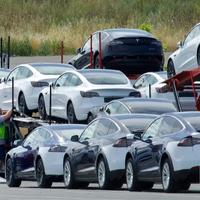 Tesla povlači sa tržišta 363.000 električnih automobila