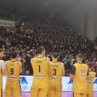 Košarkaši prišli navijačima, a onda je zagrmilo s tribina: "Volim te Bosno"