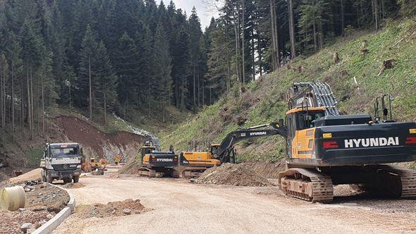Gradnja ceste od Vareša do Bobovca - Avaz