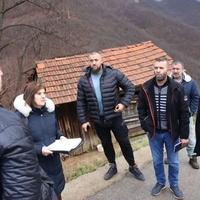 Kasumović u Ljubetovu: Po 1.000 KM porodicama koje su najteže pogođene zemljotresom