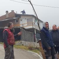 Jutro nakon zemljotresa: Mještane sela Ljubetovo posjetio Fuad Kasumović, krenulo se u obnovu oštećenih krovova