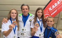 Sestre Sipović sa ponosnim trenerom i ocem Zijadom