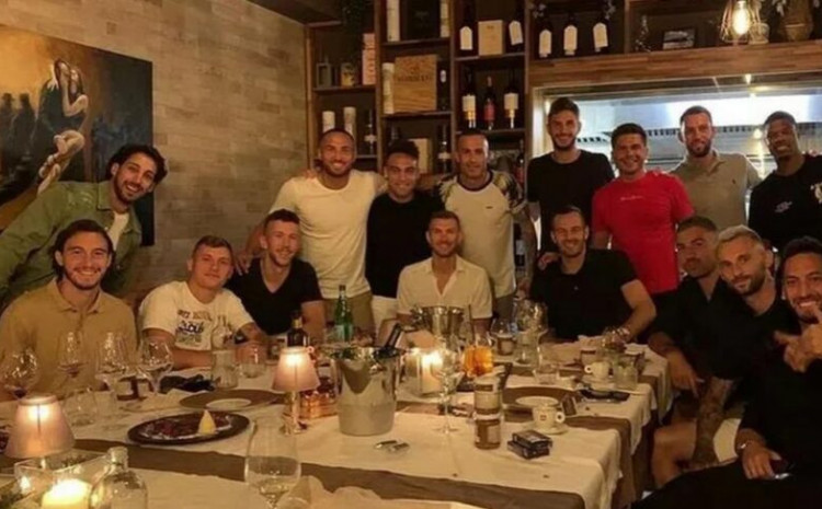 Fotografija igrača Intera na zajedničkoj večeri