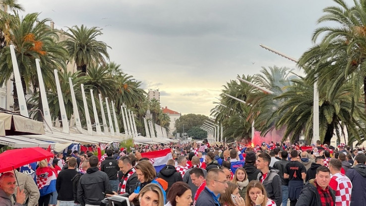 Hiljade navijača Hrvatske okupilo se u Splitu