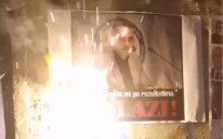 Bakljama zapalili plakate koji pozivaju na ostavku Peteva i vodećih ljudi Saveza