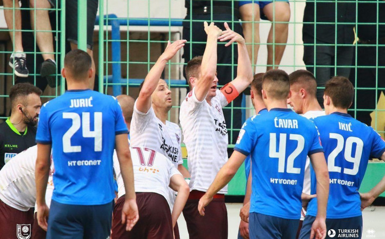 Igrači FK Sarajevo pogođeni tvrdim predmetima u glavu