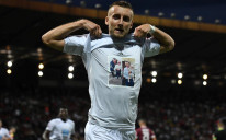 Mehidić sa posebnom majicom na utakmici protiv Sarajeva